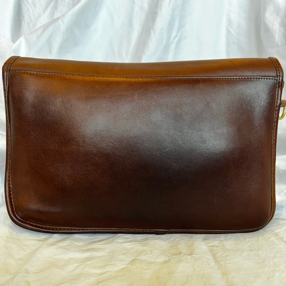 Vintage COACH NYC Classic Pouch Leather Shoulder Bag - No. 147-5201 - Picture 6 of 13
